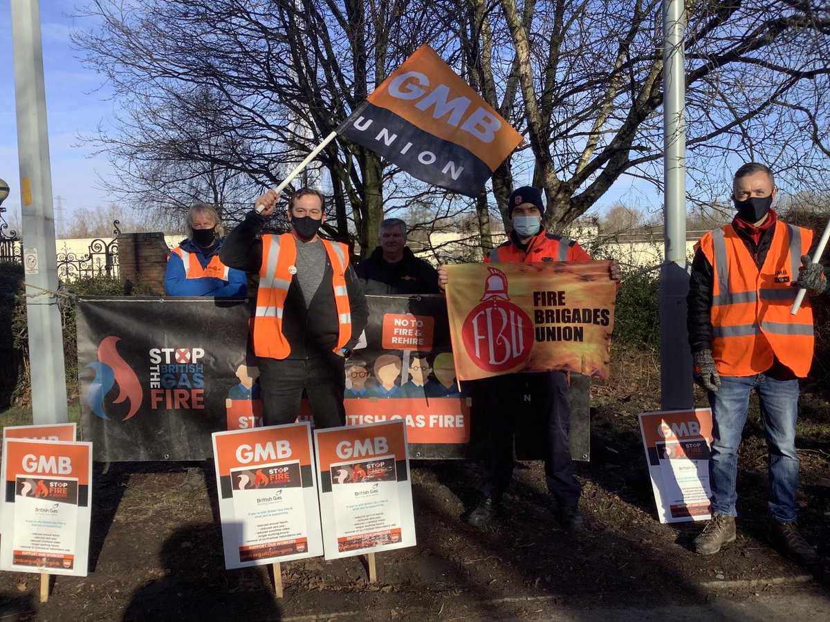 neilsmithgmb's tweet photo. #stopthebritishgasfire Big thanks to ⁦@fbunational⁩ for turning up in Stockport and showing Solidarity! We are One ! ⁦@gmbnwi⁩ ⁦@PaulMaccaGMB⁩ ⁦@Georgie_Patto⁩ ⁦@GMBCouncillors⁩ ⁦@WKennyGMB⁩ https://t.co/9Cejf7zLwO
