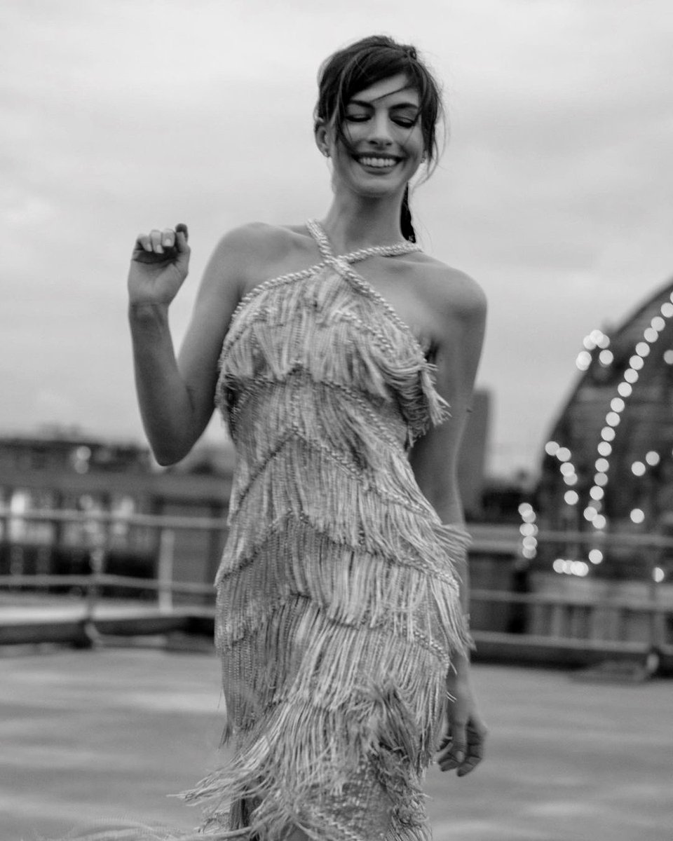 ralphandrusso's tweet photo. The mesmerising #AnneHathaway stunned in #RalphandRusso couture for the digital premiere of #LockedDown. In an ethereal display of joy and freedom, she took over the roof of iconic department store Harrods. #RandRCouture https://t.co/XRUL8Io5Ec