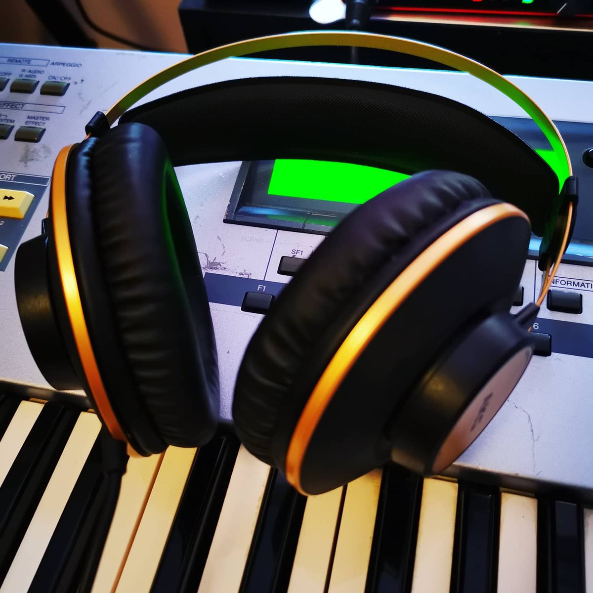 Working on the next track for a future #minecraft #map #soundtrack! Lots of #drums  today 🙂👍🥁🎵🎹 

#gamecomposer #gaming #xbox #ps4 #ps5 #gamedesign #gamedev #mediacomposer #music #studio #microsoft #learningthroughplay