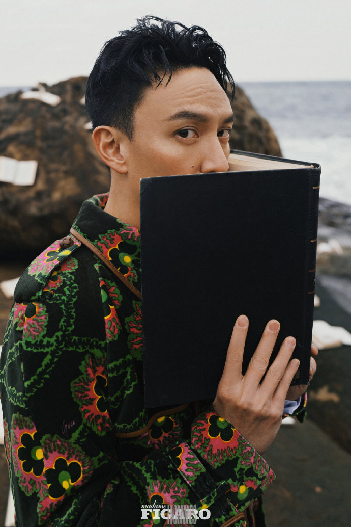 dramaskfan's tweet photo. #ZhangZhen para a edição inaugural da Madame Figaro Hommes.
#张震 #ChangChen #LoveAndDestiny #TsubakiNoNiwa #Savage #ForeverYoung #BrotherhoodOfBlades #MrLong #cdrama #dorama #cmovie https://t.co/yJptlRDJZg