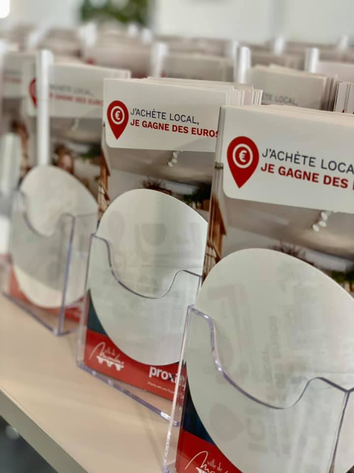 proxity_edf's tweet photo. [EN COURS ⏳] 

Cette semaine l’équipe @proxity_edf  sera à @Villedemoulins 📍pour installer le dispositif de fidélité collective en cœur de ville ✔️. 

➡️ Aujourd’hui c’est assemblage des kits de communication à destination des #commerçants 💪🏻. 

#passcommerces #villedemoulins https://t.co/lkb0SlyqR3