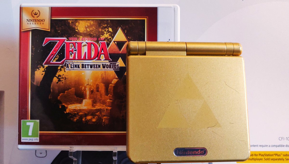  #100Games100DaysDay 12/100:  #Zelda A Link Between Worlds ( #3DS, 2013)Here's a hot take: IMO This is the best handheld Zelda game there is.Yes, that's an SP. Yes, I know you can't play this game on it. I just wanted to flex the triforce edition 