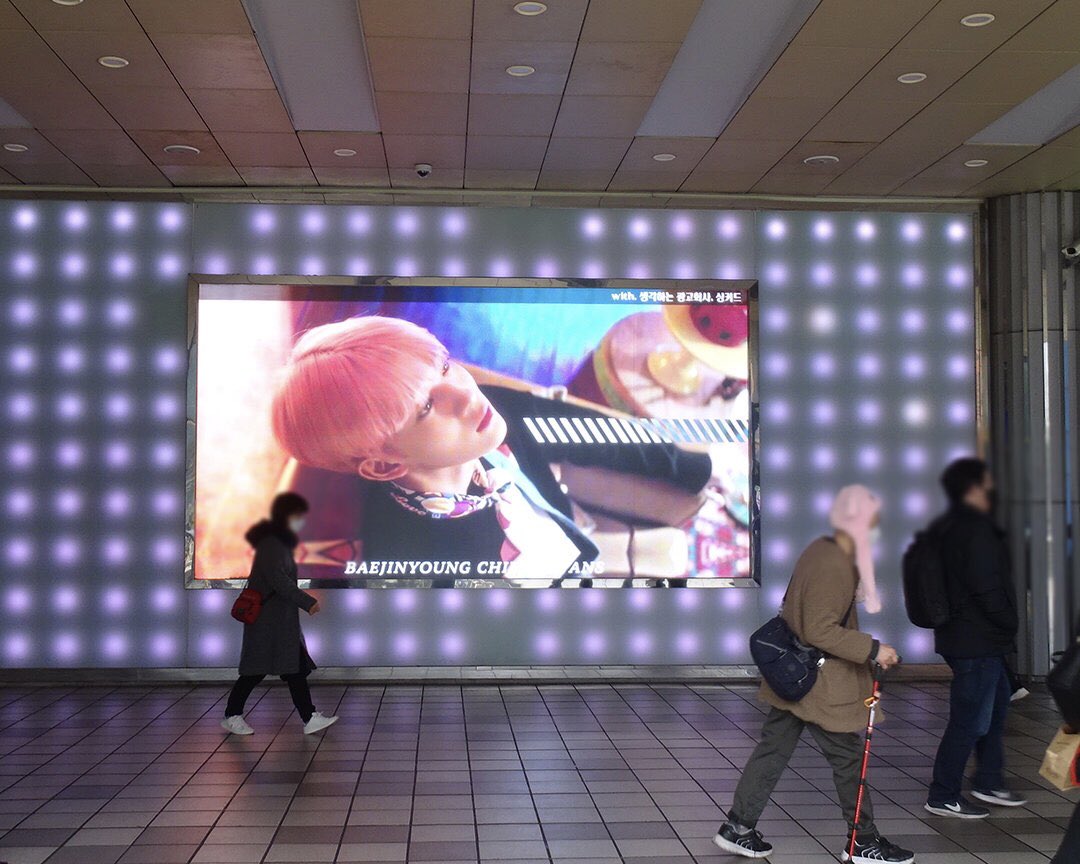 BjyChinaBar's tweet photo. KTX Seoul Station Electronic Board🌟
Date：2.2-2.3🌟
from Bae Jin Young Chinese fans❤️
#CIX #배진영 #BAEJINYOUNG #裴珍映 #べ・ジニョン #แพจินยอง #裵珍映 https://t.co/iJW62bJeph