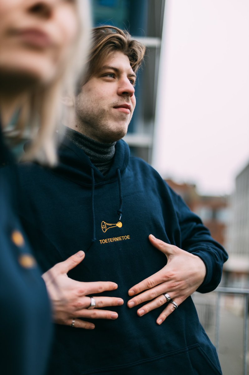 amydeblick's tweet photo. TOETERNIETOE 🎺 hoodies vanaf vandaag mega hard te koop via https://t.co/2wqK2XDgL1 🥺✨ support je meid een beetje én loop met een toffe quote rond die mensen rondom u gaat doen glimlachen!!! https://t.co/s4Dzv5eE2P