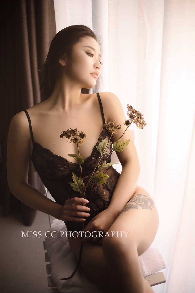 那一抹阳光的刺眼
夹杂着温暖

摄影/@misscc520 

#私房 #摄影 #约拍 #写真 #成都 #photography #photoshoot #portrait #portraitphotography https://t.co/xCohs5Uf6m