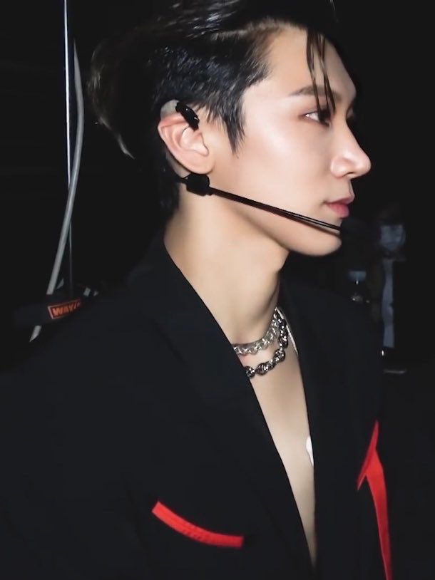 TENLOOKS's tweet image. 