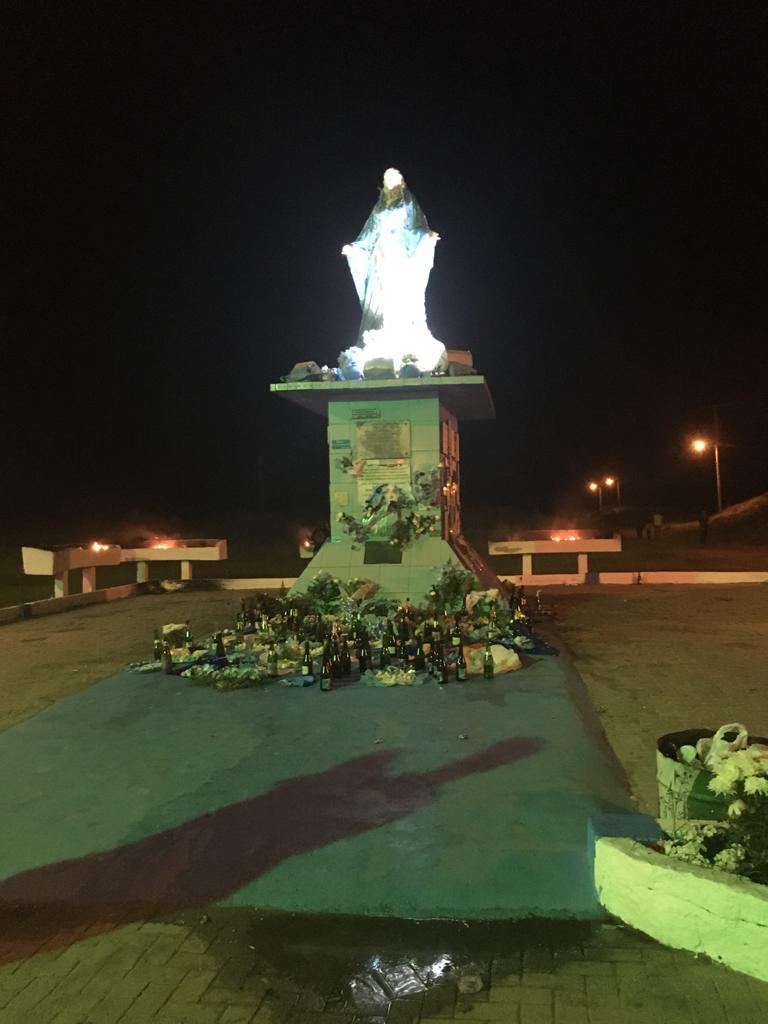 Foi nas ondas do mar que entreguei os meus problemas e aprendi a confiar, que todo mal não dura para sempre e que a paz é uma semente que precisa semear...e no horizonte de um mar tão infinito Iemanjá me acolheu...
Feliz dia, o mãe Iemanjá! 🌊