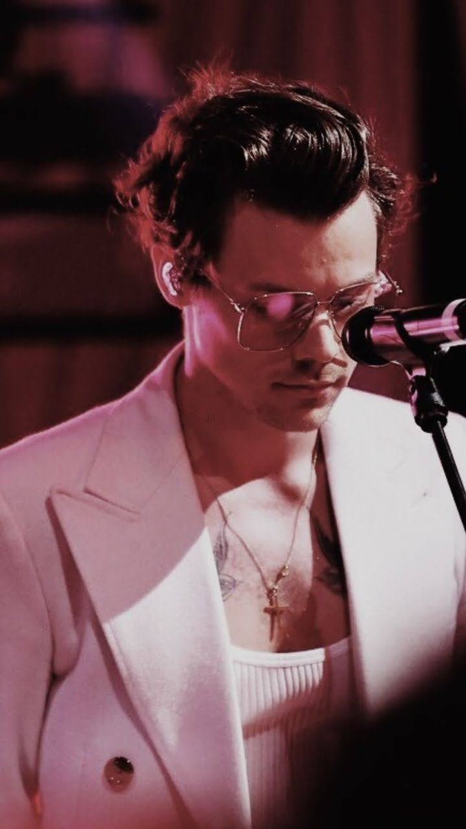 whaples74's tweet photo. Wow this man is 27 today. Happy birthday @Harry_Styles  TPWK 😍🥳 https://t.co/IWW4LYJE4D