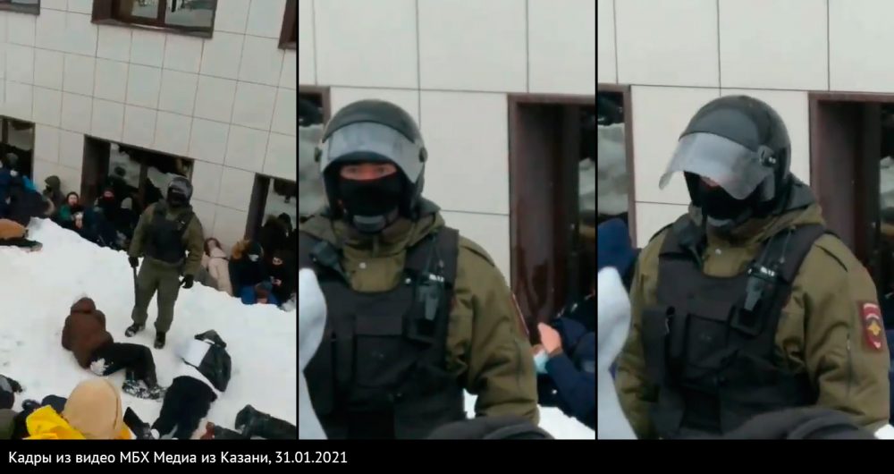 Russia's provinces also saw their deal of police violence. One of them was Kazan, the capital of Tatarstan.A video from there went viral showing little green men forcing protesters to lie face down in the snow and verbally abusing them.7/