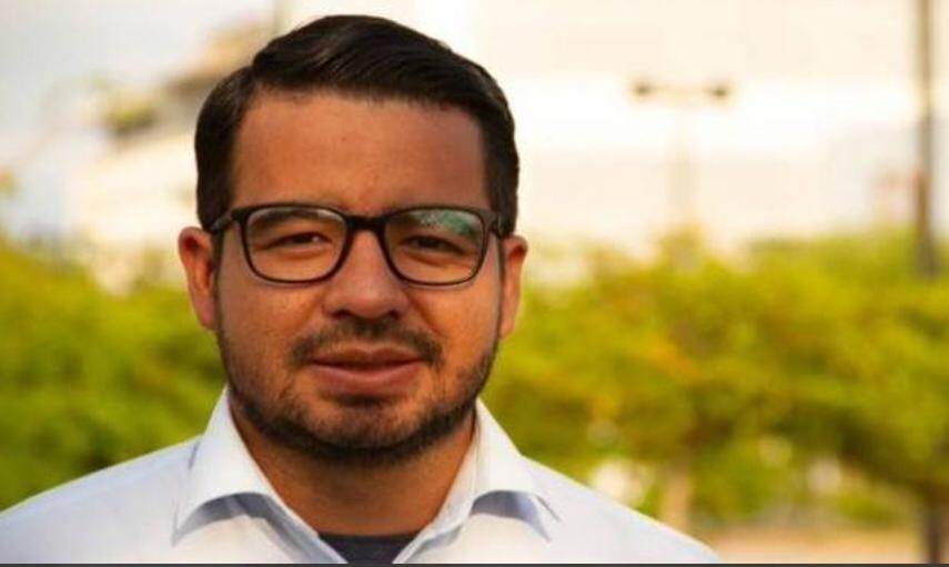 ConCiliaFlores's tweet photo. Que tristeza me da despedir a dos grandes jóvenes, líderes de la Revolución y diputados de la AN. 

Jean Carlos Martínez y Fernando Ríos, dedicaron la vida a la defensa de la Patria, en sus memorias seguiremos firmes, en medio del dolor, trabajando por Venezuela. https://t.co/hlBWtorMGP