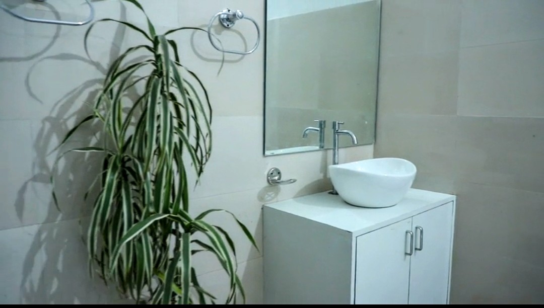 मुजफ्फरनगर के प्रशिक्षु IPS विवेक चन्द्र ने थाना प्रभारी सिखेड़ा रहते हुए , गत 3 माह में उसे एक आदर्श थाना बनाए हेतु कई प्रयास किए हैं। इसमें डिजिटाइज्ड RFID Tagged मालखाना, उप-निरीक्षकों के लिए मॉडर्न डिजिटल रूम, आधुनिक पुलिस ऑफिस व आदर्श बैरैक/मेस/वॉशरूम हैं। <a href="/Uppolice/">UP POLICE</a>