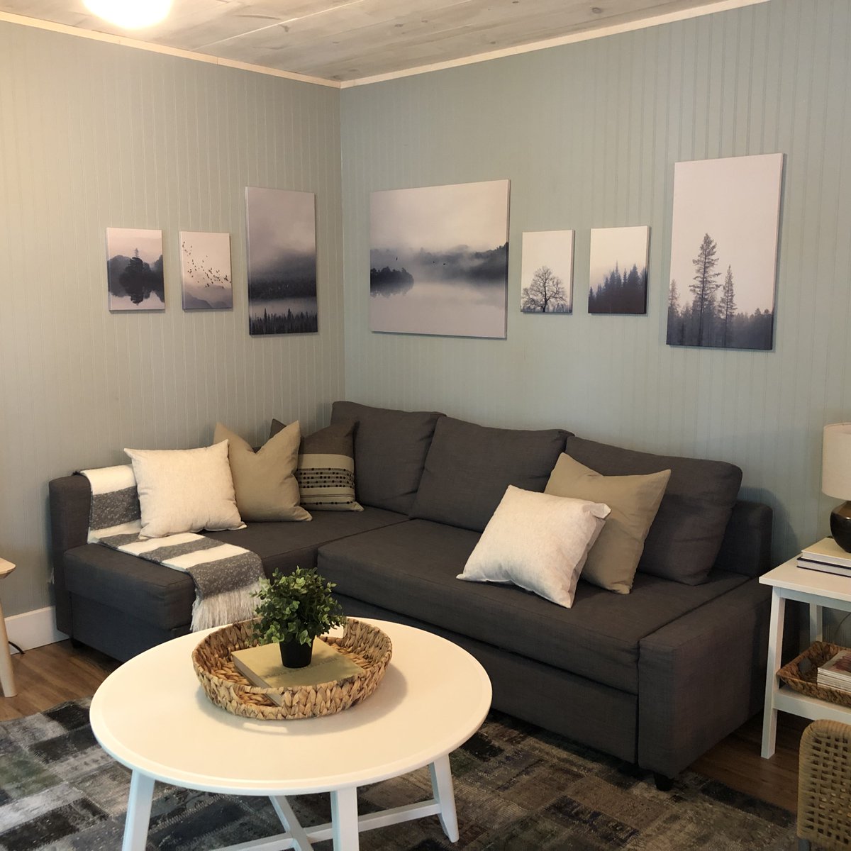 We love the interior design that Scott McGillivray and his team put together on this Haliburton cottage on Scott's Vacation House Rules.  The textured ceiling and walls combined with the hardwood floors really kept this cottage feel but with a modern upgrade.
#MyCustomBuild