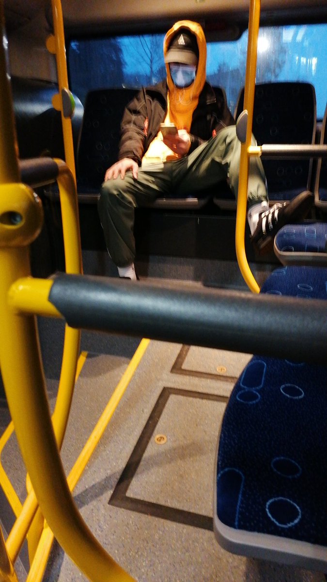 chiiscake's tweet image. By sitting this way he is asking me to accidentally punch him in zhe nuts, right?