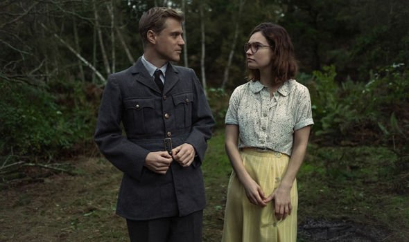 World War II looms heavily throughout Netflix's  #TheDig, not least due to the frequent planes that fly overhead at the excavation. The  @CWGC commemorates several servicemen whose squadrons were based at RAF Martlesham Heath, just across the Riven Deben.