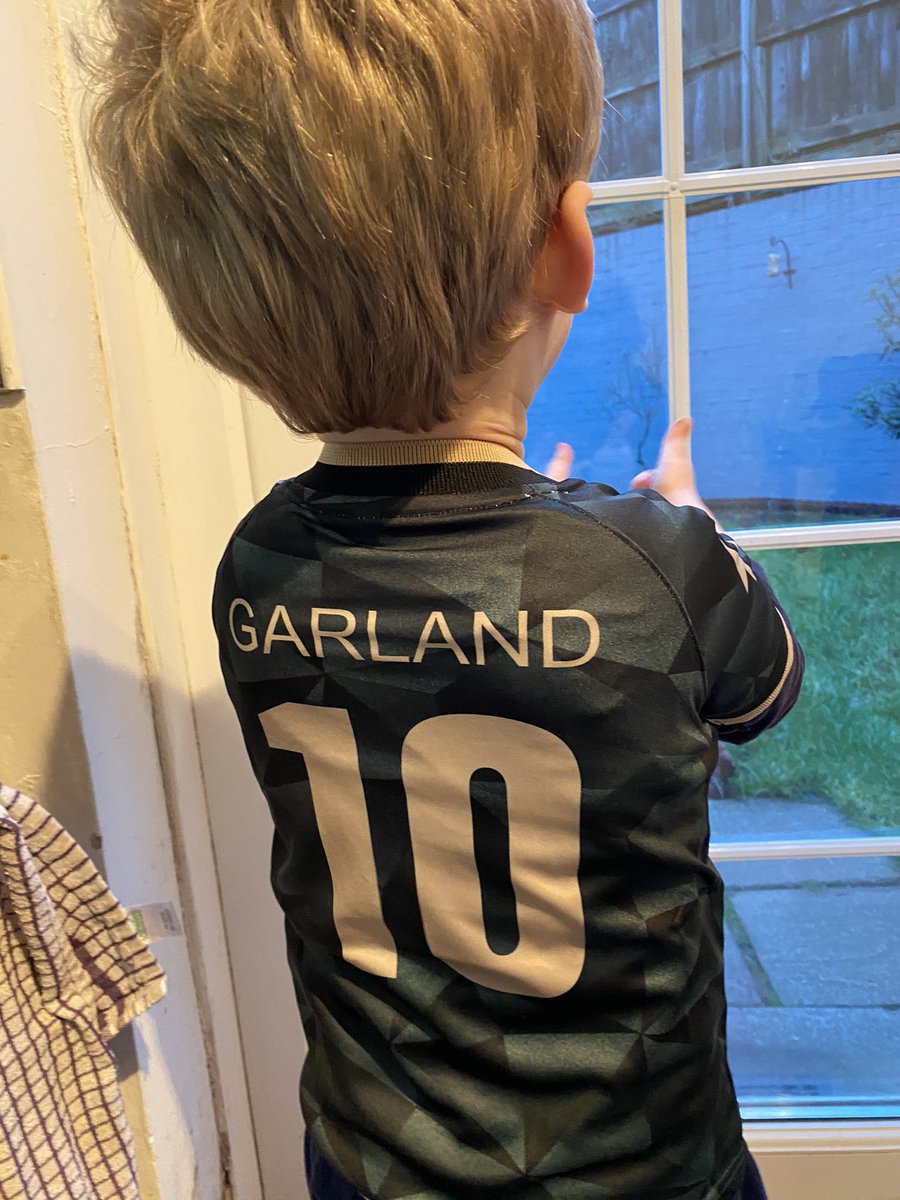 Jelly_bean14's tweet photo. Words can not describe how grateful we are as a family for your continued support ... lee would be so happy ... thank you so much @RogerstoneAFC  the kids love their kit and I know Lee will be beaming with pride https://t.co/0oR7pa2dPw