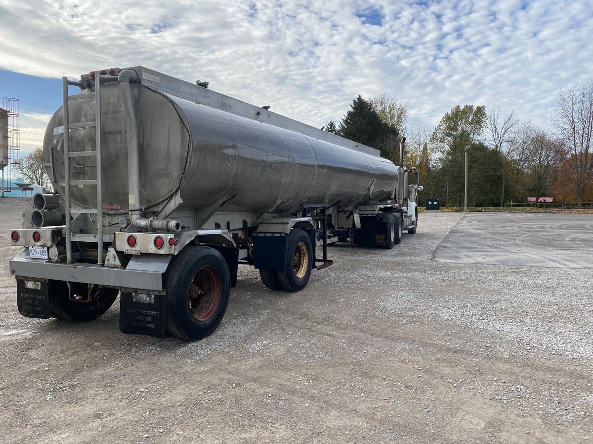 Used 9000 gallon Aluminum tandem axle tanker for sale. DM for details. Retweets appreciated