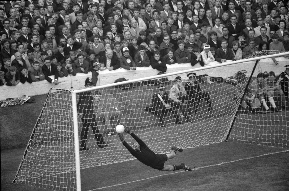 RMRAwa4's tweet photo. @Soccerex “The Black Spider”

The Golden Ball winner Lev Yashin!
#SoccerexConnected @Soccerex https://t.co/XhKS7El3Xv