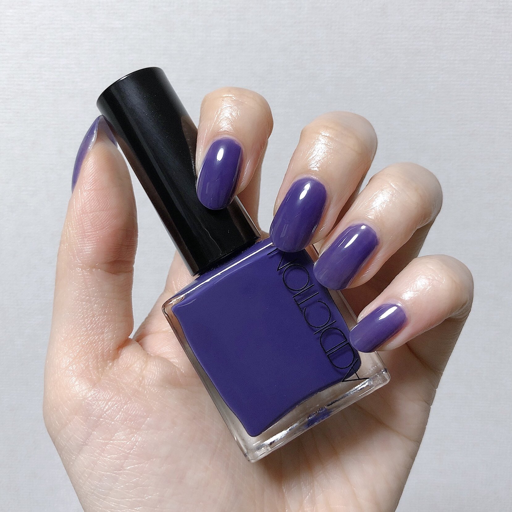 おいも ボトルで見た時と塗った時のギャップに衝撃を受けたネイル Addiction ザ ネイルポリッシュ 040s Purple Rain 霧がかかったような幻想的な青みパープル 水彩画みたいにじわっとした透け感が最高 シアーで濃い色って均一に塗れないのが悩みだけど