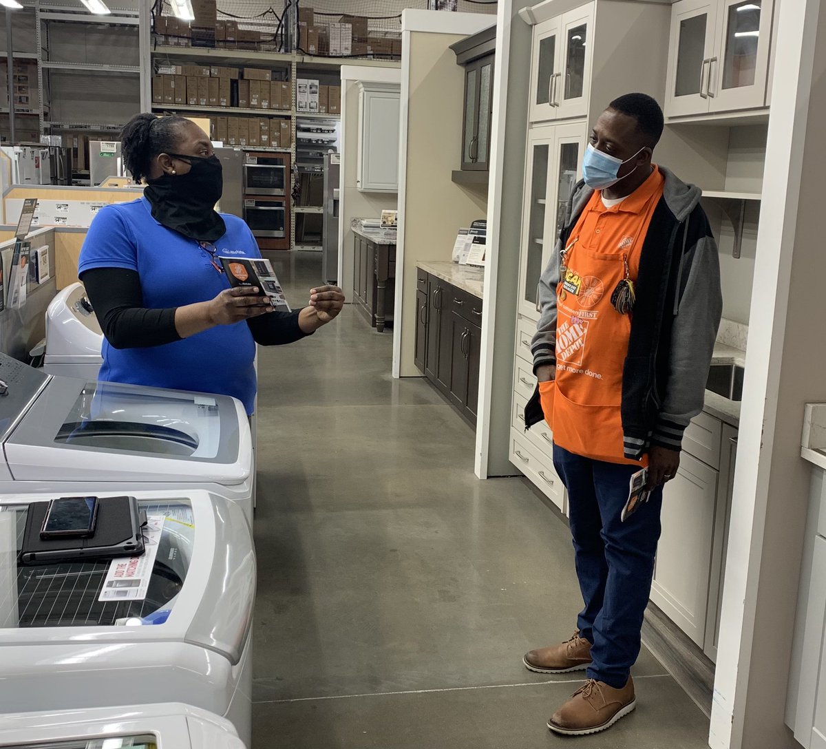“We’re in GOOD HANDS...”
New Fiscal Year; New Partnership! Shout out to our All State rep Andrea Bobo for coming out this morning to work with our MET team as we kick off this new relationship. The HDPP, by All State, surpasses industry standards.
They have us covered!!:)