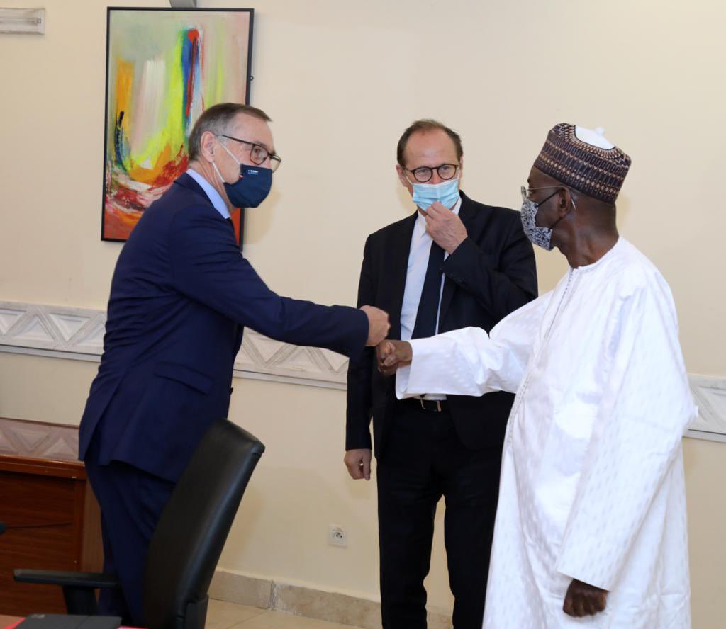 #Audience2/2 «Un partenariat voulu, assumé et équilibré» ces mots ont ponctué mes échanges ce matin avec MM <a href="/BockelJeanMarie/">Jean-Marie Bockel</a> et <a href="/bruno_fuchs/">Bruno Fuchs</a> à l’issue de nos discussions sur les priorités de la transition #Sécurité #Relance_éco #Refondation #Elections et la coopération bilatérale