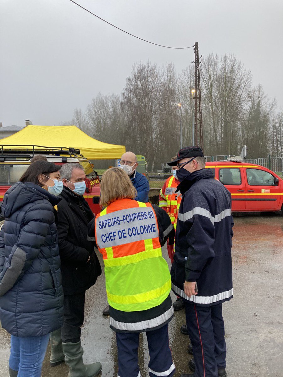 ASBFontaine's tweet photo. Je me suis rendue ce matin à #Appilly avec @xavierbertrand pour faire le point avec le Maire Michel Leger et l’@EptbOise quant aux moyens déployés par le @SDIS60, le @Sdis02 et le @Sdis59 pour lutter contre les #inondations. Nous restons mobilisés pour protéger les habitants ! https://t.co/eclxBZBQzP