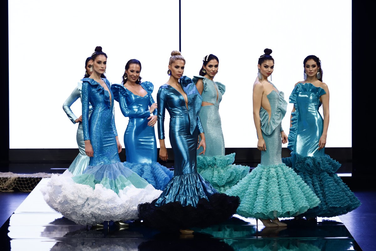 simofsevilla's tweet photo. 🙌 Desde #SIMOF queremos agradecer la gran acogida que ha tenido Revive #SIMOF2020
La #moda sigue siendo tan impresionante, llena de color y con mucha pasión gracias a vuestro apoyo.

💃 Durante estos días tenemos más sorpresas preparadas... ¡Sigue cada día nuestras RRSS! https://t.co/lhxQB6jXpI