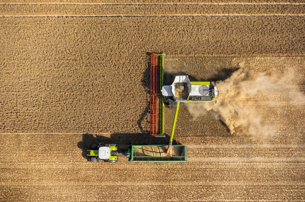 CLAAS_UK's tweet photo. What better way to start February than by looking down on the best way to get ahead.
#LEXIONPower #CLAASTractors https://t.co/u5ztS95pWa