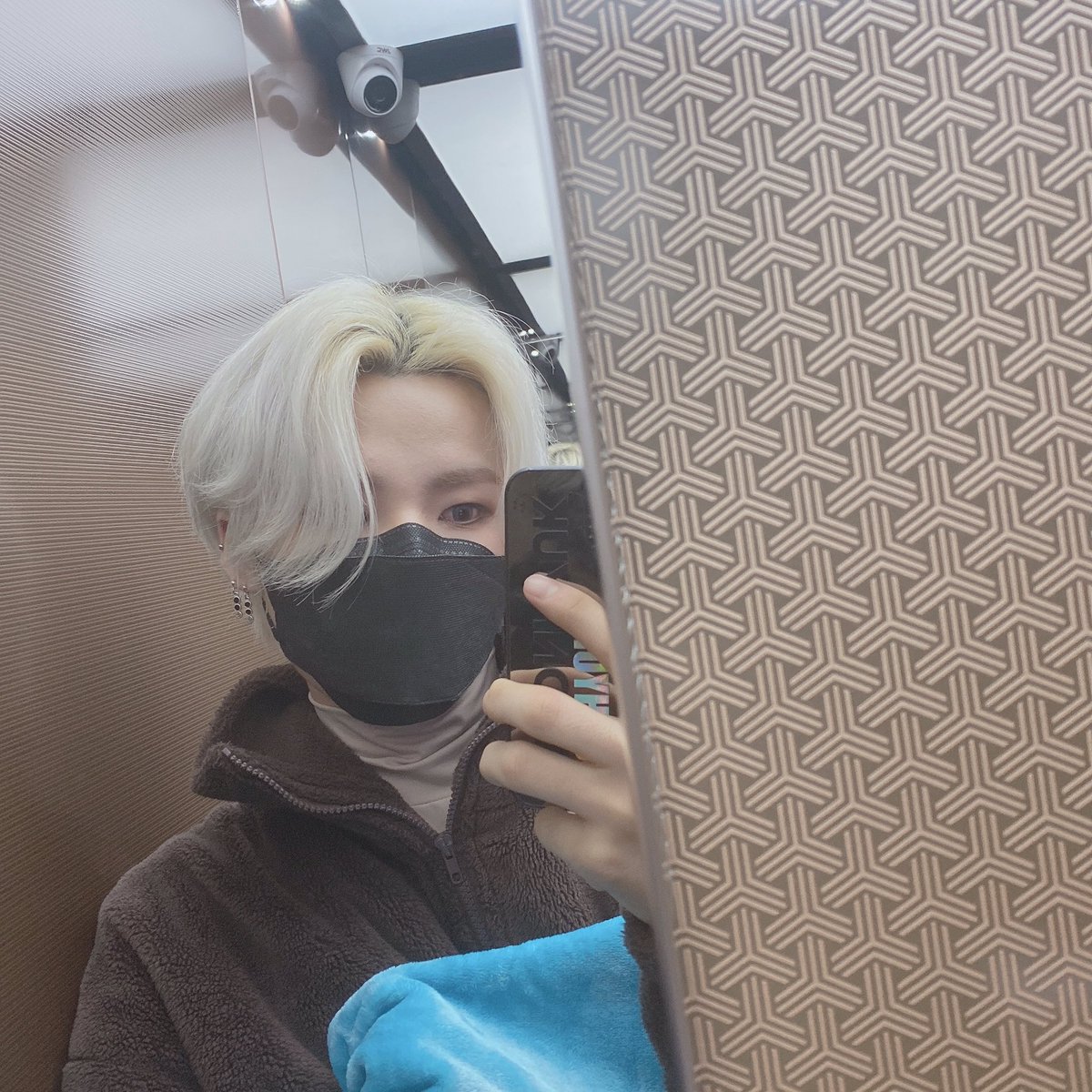 ELASTofficial's tweet photo. 2월도 행복하게❣️
엘링과 행복하게🌸

#ELAST #엘라스트 #wonhyuk #원혁 https://t.co/mg6Ck02bUM