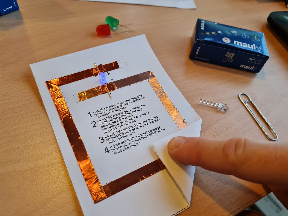 mjbswift's tweet photo. Í framhaldi af kennarasmiðju sem @visindasmidjan hélt í haust höfum við verið að setja saman námsgagnapakka tengdan því. Erum nú komin í samstarf við Hafdísi
@hafdi5, dugmikinn og metnaðarfullan kennara sem vildi endilega keyra þetta sem fyrst! #leikuraðrafmagni #menntaspjall https://t.co/DCQVMlDWMp