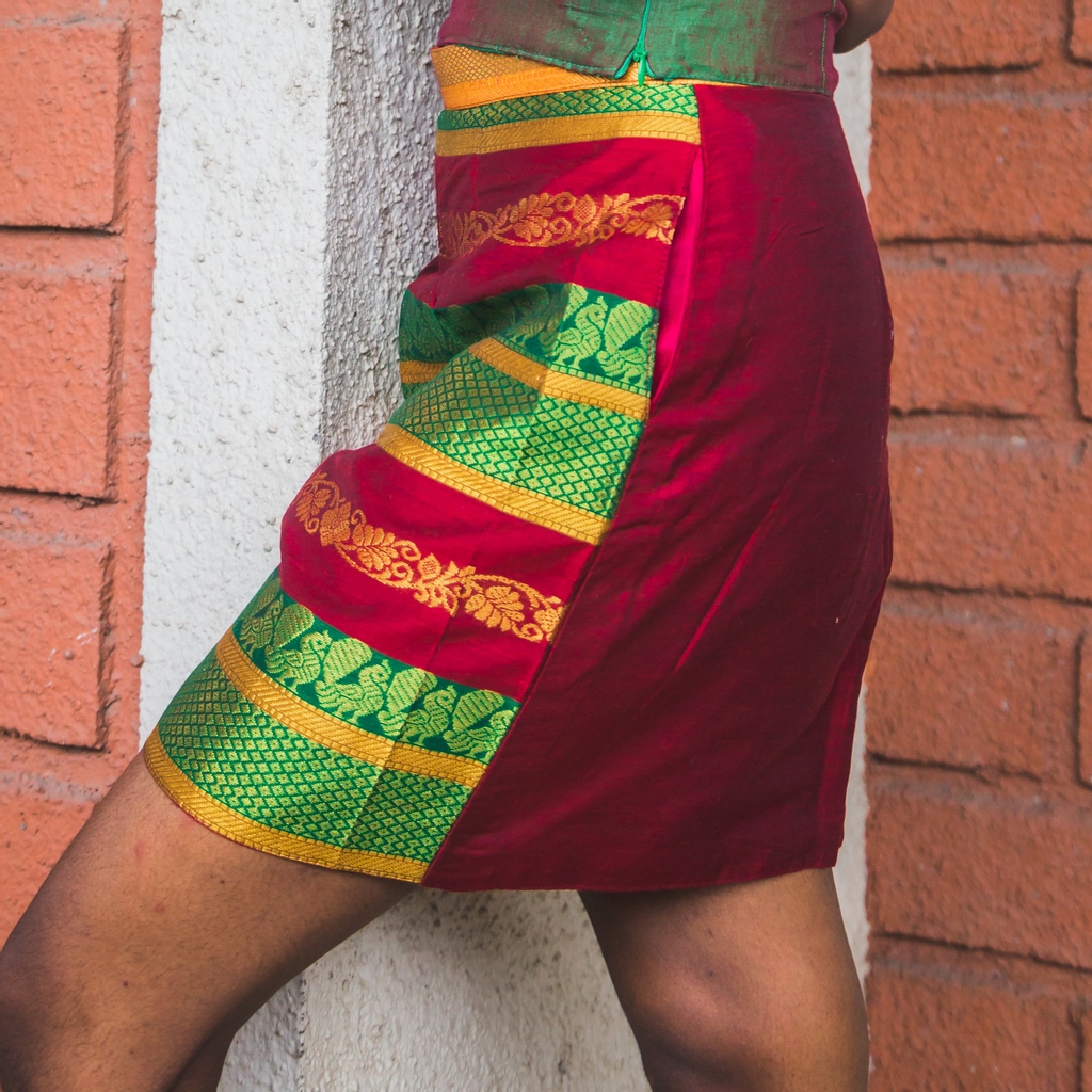 reenarosedass's tweet photo. Add some shine to your ensemble with this cute little miniskirt in Cotton silk. Available in 5 different colours.

Featuring Loulan Mini Skirt made of deadstock silk saree.

DM to order or Visit the link in bio! https://t.co/60INmaQAEe
