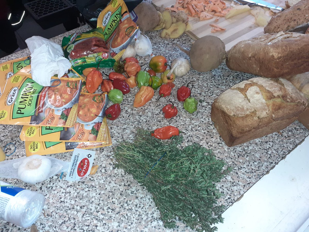 LambethYA's tweet photo. BIG SOUP EVENT 🍲
. 
On Friday 29th January, our young advisors helped prepare and distribute soup for the local community, alongside St. Matthews food share. 
.
.
#lambeth #charity #youthwork #outreach #fight4change #community #empowerment #support #change #inspire #youngpeople https://t.co/T9SJsYcvfa