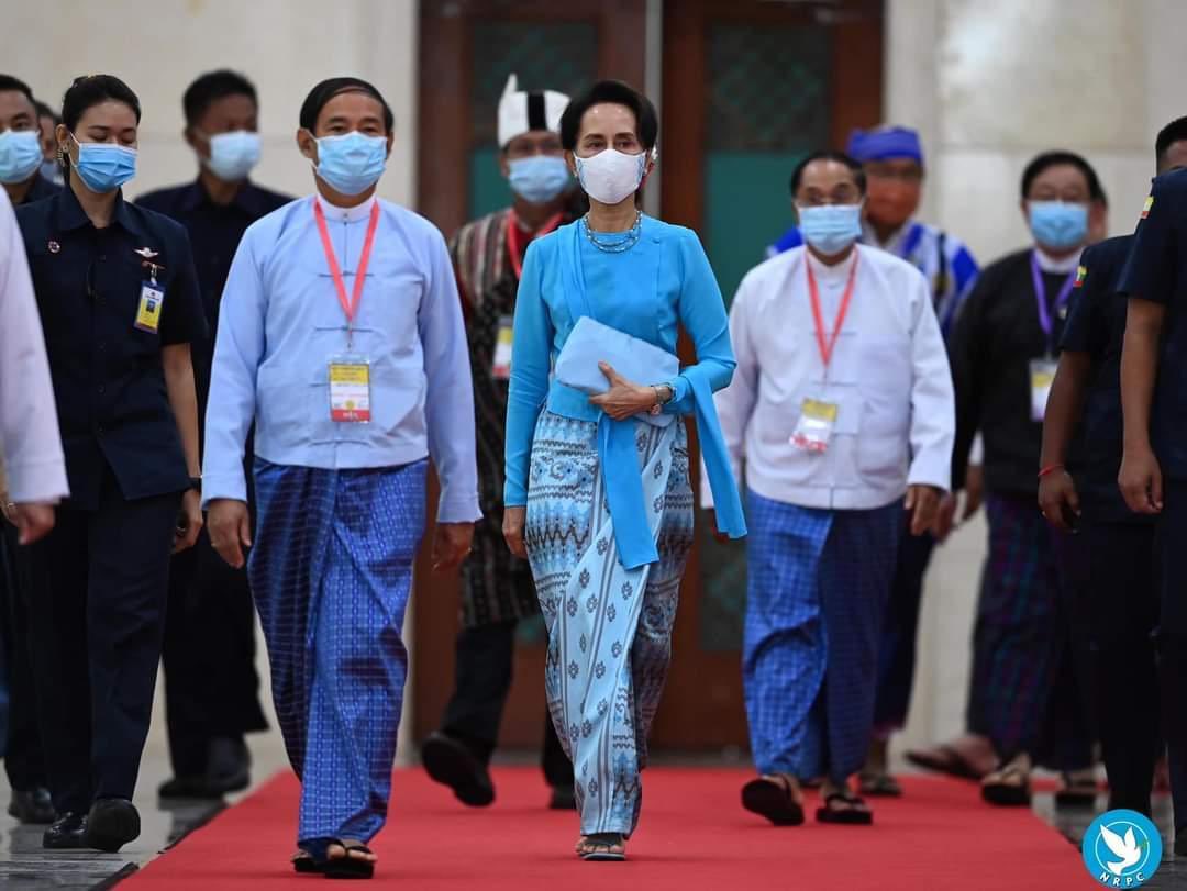 ilykthj_'s tweet photo. ‼️‼️DON'T SKIP‼️ PLEASE HELP SPREAD THE NEWS .We want to know the world what is happening in Myanmar. 
And for everyone in Myanmar, please stay safe. 
#HelpMyanmar #SaveMyanmar #AungSanSuuKyi #Reject_the_Military #Aung_San_Suu_Kyi_government #Save_Myanmar https://t.co/PXMfPF6HFG