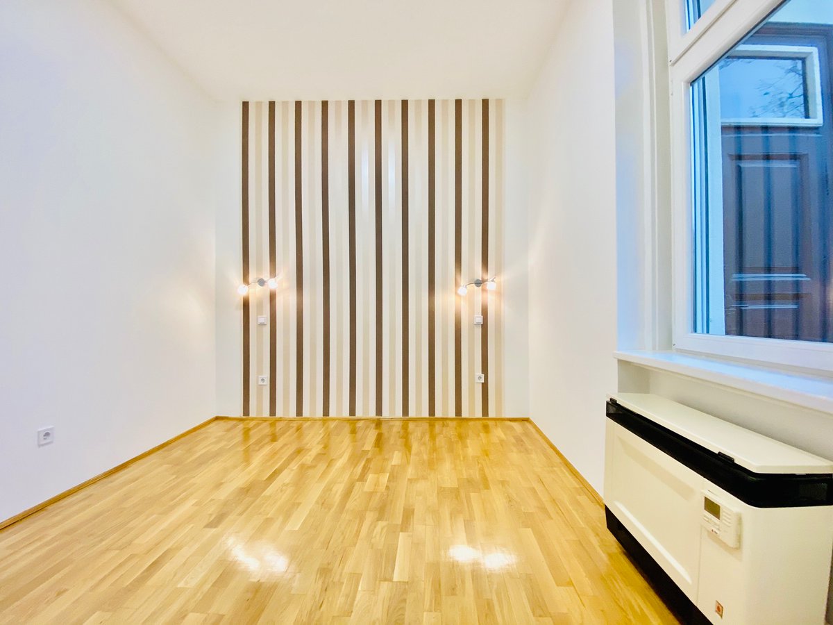 pletka_d's tweet photo. #ForSale at the Old #Synagogue, in the #VII. district, a highly #upgraded, COMPLETELY #RENOVATED, ready to move 64 sqm, 1 + 2 room, 1st FLOOR #Appartment. Listed for 56.500.000.-HUF

Features:

- 64m2, made of bricks
- 2 + half rooms
- KITCHEN AND BATHROOM comes with window.

RT https://t.co/3qFFL02bDf