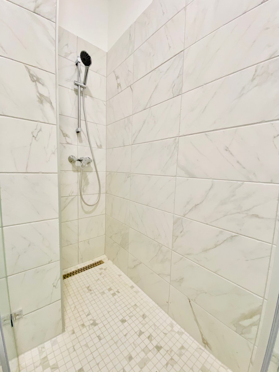 pletka_d's tweet photo. #ForSale at the Old #Synagogue, in the #VII. district, a highly #upgraded, COMPLETELY #RENOVATED, ready to move 64 sqm, 1 + 2 room, 1st FLOOR #Appartment. Listed for 56.500.000.-HUF

Features:

- 64m2, made of bricks
- 2 + half rooms
- KITCHEN AND BATHROOM comes with window.

RT https://t.co/3qFFL02bDf