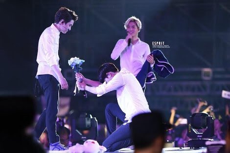  Supermarket Flowers - Ed Sheeran Chanyeol LOVES giving Kyungsoo flowers. It's honestly so cute. It happened several times. During concerts. During an award show. Gave Ksoo tissue as flowers when he won an award. We stan besties who give each other flowers.