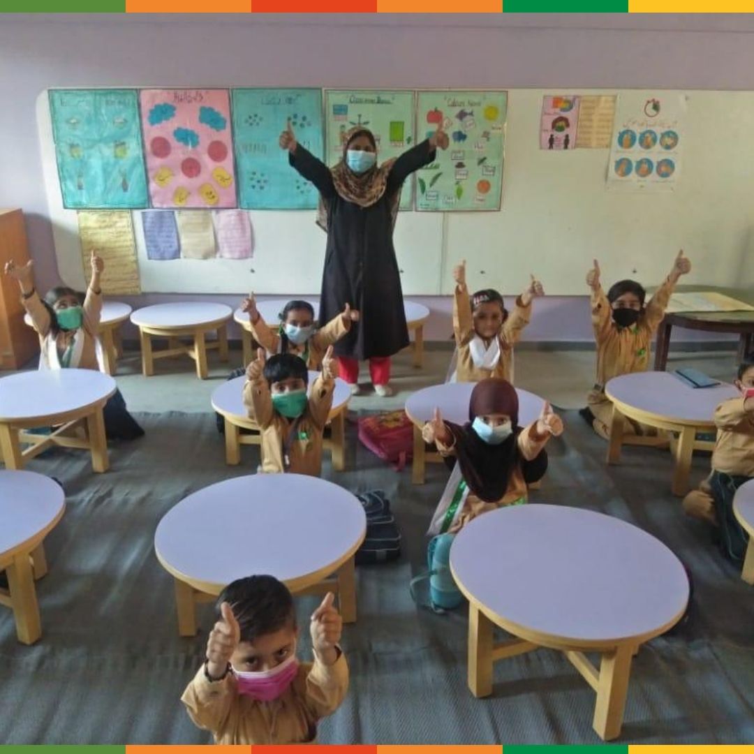 FriendsTCFItaly's tweet photo. Oggi le scuole @tcfpak hanno riaperto! Emozionante vedere di nuovo bambine e bambini in classe. Nel frattempo, presidi e insegnanti mantengono alta l’attenzione sulle misure di sicurezza #anticovid. https://t.co/nchzkX0j5P
#TCF #TCFItalia #IFTCF #Pakistan #nonprofit #istruzione https://t.co/O5GoWJUSUK
