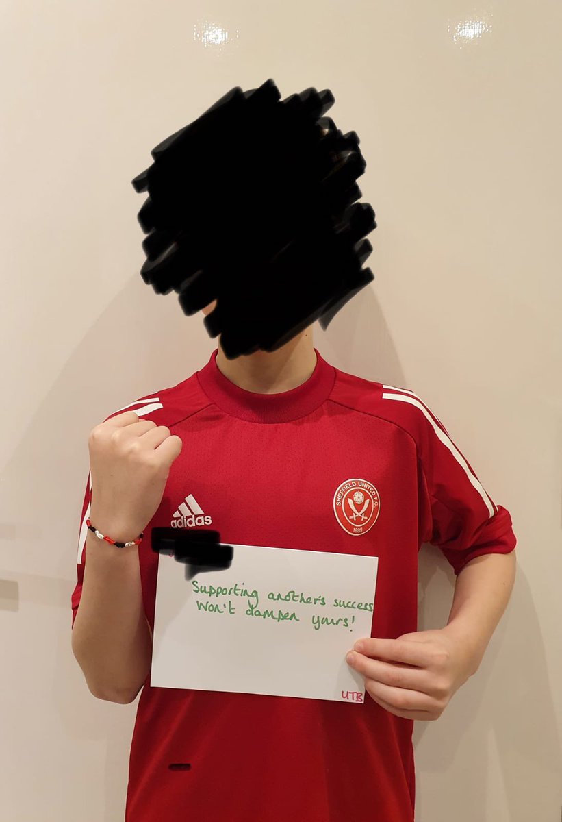 sallyneed3's tweet photo. Handwritten cards with Name, 3 threads in club colours 2 make their own connection bandsโญ๏ธ Wouldnโt have the impact if not 4 the CONNECTION that the coaches have with the children๐๐ผ๐ง โฝ๏ธ๐ #emotionalregulation #psychsafety #transitionalobject #attachment #ChildrensMentalHealthWeek https://t.co/tY7yJ6UW9Z