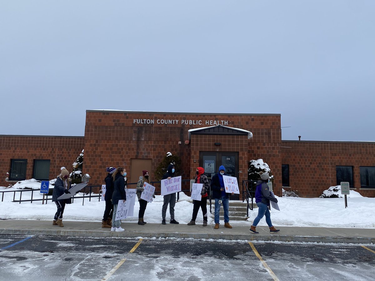 GiulianaBrunoTV's tweet photo. A group of high school athletes wanted their voices to be heard at the Fulton County Health Dept. Officials decided not to let them play until the infection rate is 4% or lower. Students making the argument that a neighboring county got the green light, so they should too. @WTEN https://t.co/LwC9Hgl94p