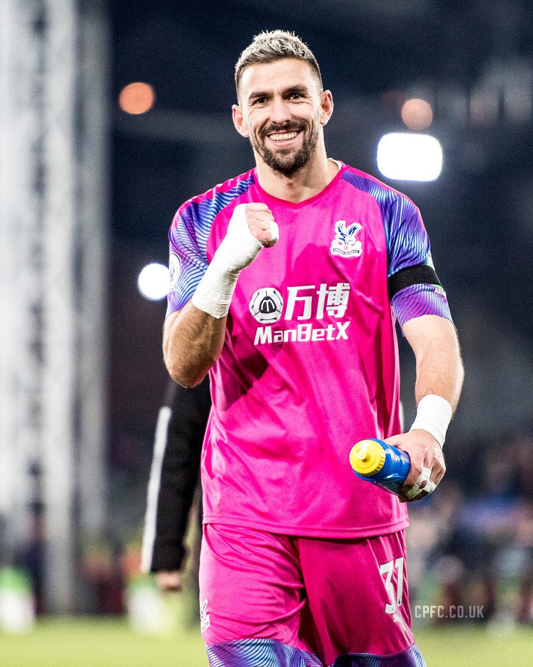 クリスタル パレス ジャパン Cpfc Japan Auf Twitter パレスと新契約を結んだグアイタのコメント 23年まで契約を延長できてとても嬉しいよ 家族はここ南ロンドンで落ち着いて生活できている そして 私は監督やコーチ陣 プレミアリーグで共に
