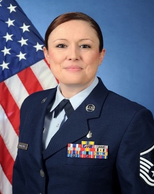USAFMedicine's tweet photo. On her way home, MSgt Jennifer Hopson stopped and rendered aid to a woman who was struck by a vehicle until paramedics arrived. MSgt Hopson’s display of humanity ensured the woman was not alone in a time of great need. #TCHero https://t.co/EiETlY6AUS