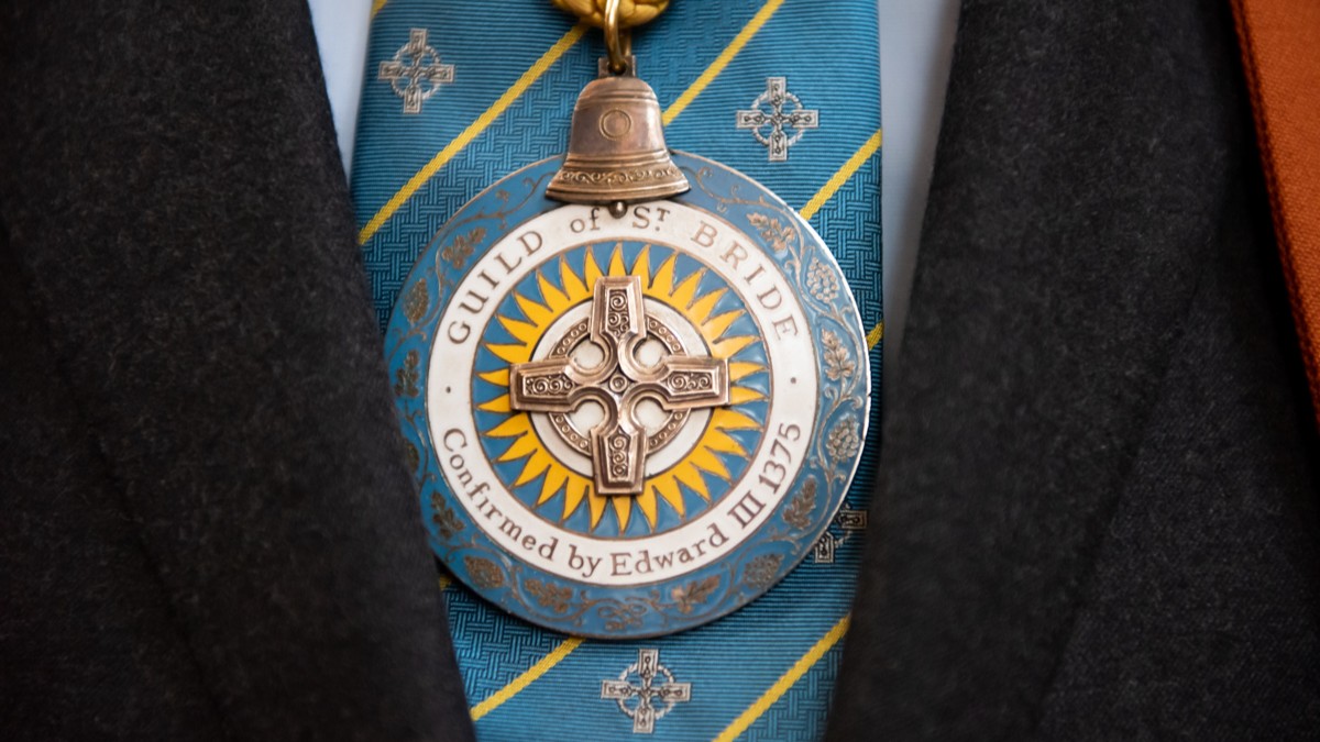 stbrideschurch's tweet photo. 1/2 Today we celebrate the feast day of our patron #StBride in the sad context of a church currently closed by #Covid19. St Bride maintained a perpetual fire symbolising the light of Christ. Those flames are depicted surrounding a #StBridgetsCross on our Guild medallion. https://t.co/meabqZ19OT