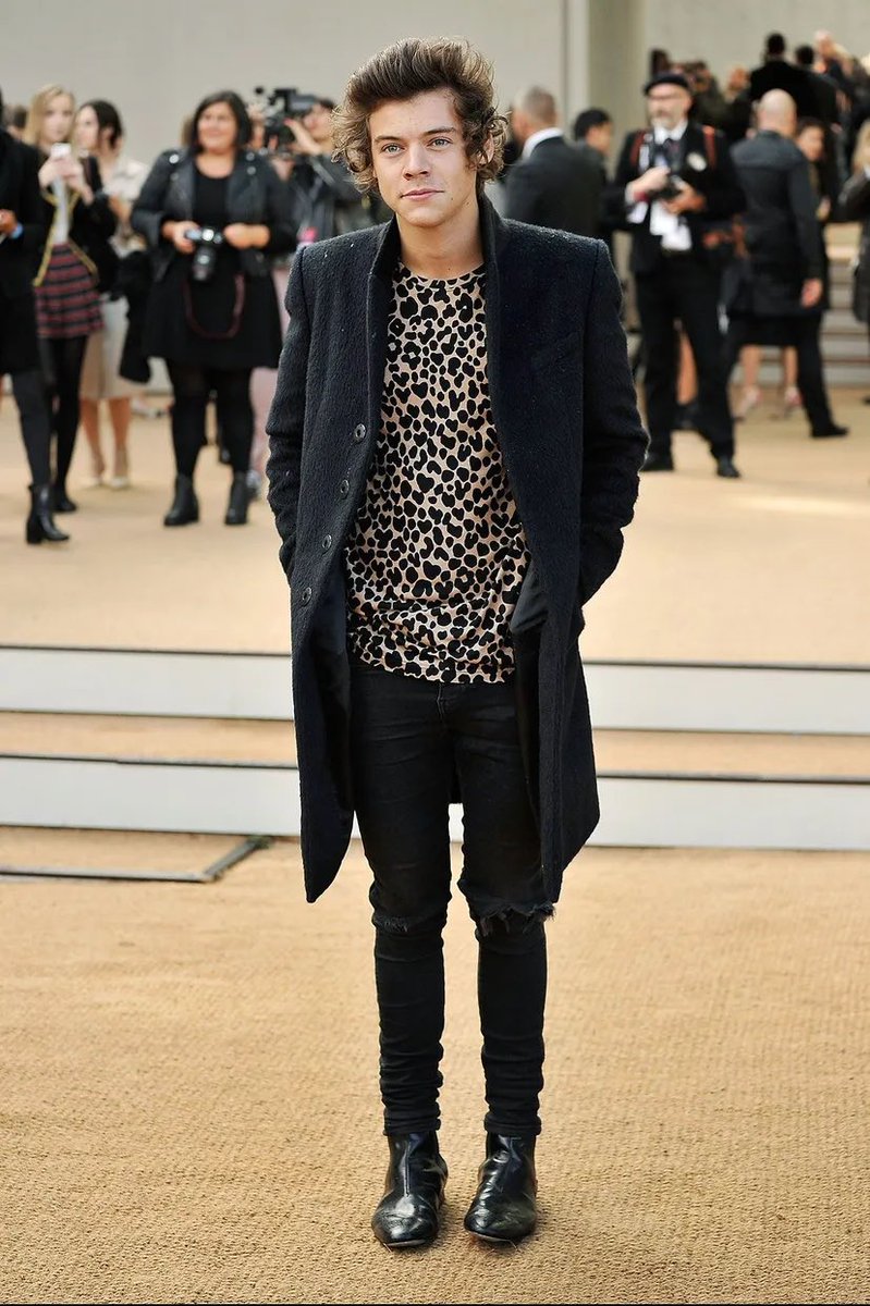 Remember this old chestnut? Believe us when we say dreams are still had over this  @Harry_Styles look:  https://trib.al/RXJhPJT 