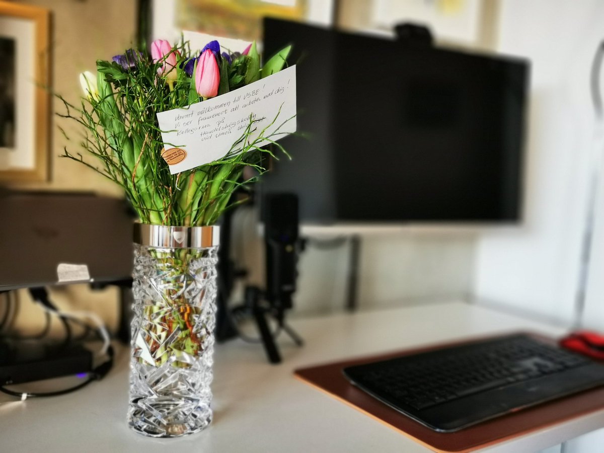 Quang David Evansluong (@drq_evansluong) on Twitter photo Thank you my new colleagues at Umeå University School of Business, Economics and Statistics for a warm welcome on my first day at work. What a lovely present! <a href="/umeauniversitet/">Umeå universitet</a> <a href="/USBE_UMU/">USBE vid Umeå univ.</a> Thank you my new colleagues at Umeå University School of Business, Economics and Statistics for a warm welcome on my first day at work. What a lovely present! <a href="/umeauniversitet/">Umeå universitet</a> <a href="/USBE_UMU/">USBE vid Umeå univ.</a>