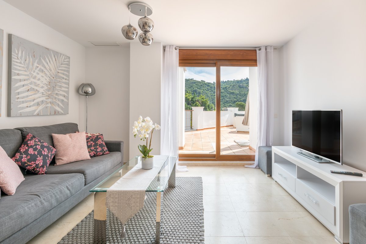 Brand new 3 bedrooms apartment 🏠 fully furnished 🛋️🪑🛏️ and ready to move in, only a short walk 🚶🏻🚶🏼‍♀️ from the centre 🎯 of the village and all its amenities 🍻 🥣.

propertiespain.com/apartment-for-…

📞 +34 952 85 54 89
✉️ info@propertiespain.com
💻 propertiespain.com
#ForSale
