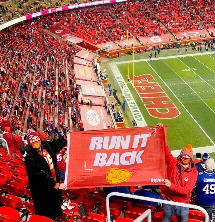 KingdomWagon's tweet photo. Eye on the prize #RUNITBACK #BACKTOBACK #SUPERBOWLLV
🔻
🔻
🔻
🔻
#kingdomwagon #redkingdom #kcchiefs #chiefsby90 #chiefsnation #nfl #afcwest #tailgate #afc #chiefskingdom #football #afcchampions #kansascity #kc #superbowlchampions #tb12 #mahomes #tampa #chiefs #buzzwtr #ma… https://t.co/B1ENhCOeGF