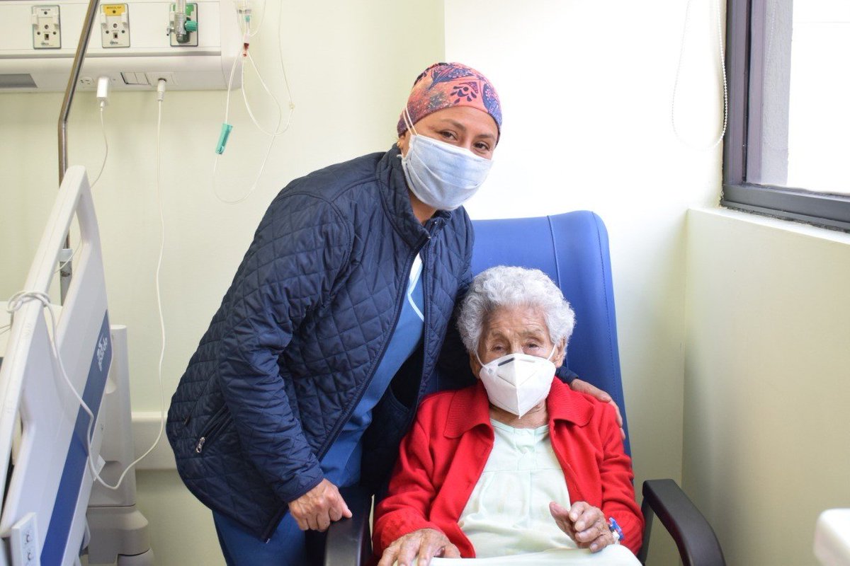 JorgeWated's tweet photo. Admiro a pacientes como Carmen, de 103 años, que con esperanza superó siete días en hospitalización en el @IESSHQSur. Qué alegría que ya recibió el alta y que pueda estar junto a su familia!!!! https://t.co/IE5ySF39Hb