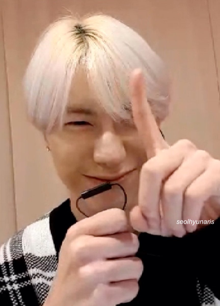 210201OH MY GOD LOOK AT HIM HE’S SO ROUND  hes so sweet too. i love him so much!!! #빅톤  #승식  #SEUNGSIK