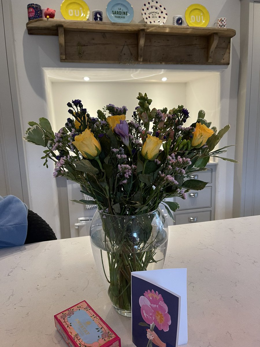 CarolyneHague's tweet photo. Lockdown birthdays arenβt all bad.. so lovely to get these beautiful flowers and chocs through the post today.. and even managed a spot of flower arranging! Thank you #teamAHPs ! π@BloomandWild https://t.co/UcykFthlZ0