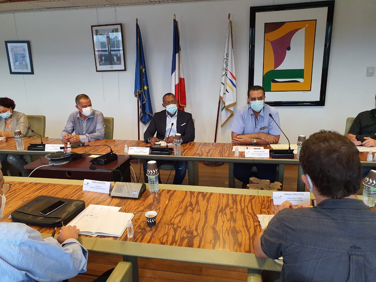 AMGuyane's tweet photo. #ActualitésAMG 
Ce matin, Monsieur François RINGUET, président de l’association des Maires de Guyane, assistait à une réunion du comité Scientifique Territoriale.
Les débats se portaient sur la situation sanitaire actuelle ainsi que sur l’élaboration d’une stratégie vaccinale. https://t.co/YT89QN06Gk