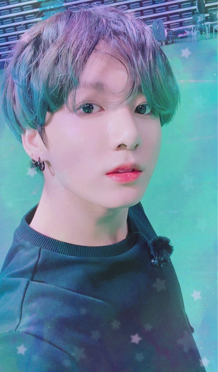 Twitter 上的 리 나 Btsの ジョングク 今日は ジョングクの写真で壁紙加工作って見たよ Btsかっこいい めっちゃかっこいい T Co Pslhyvxji3 Twitter